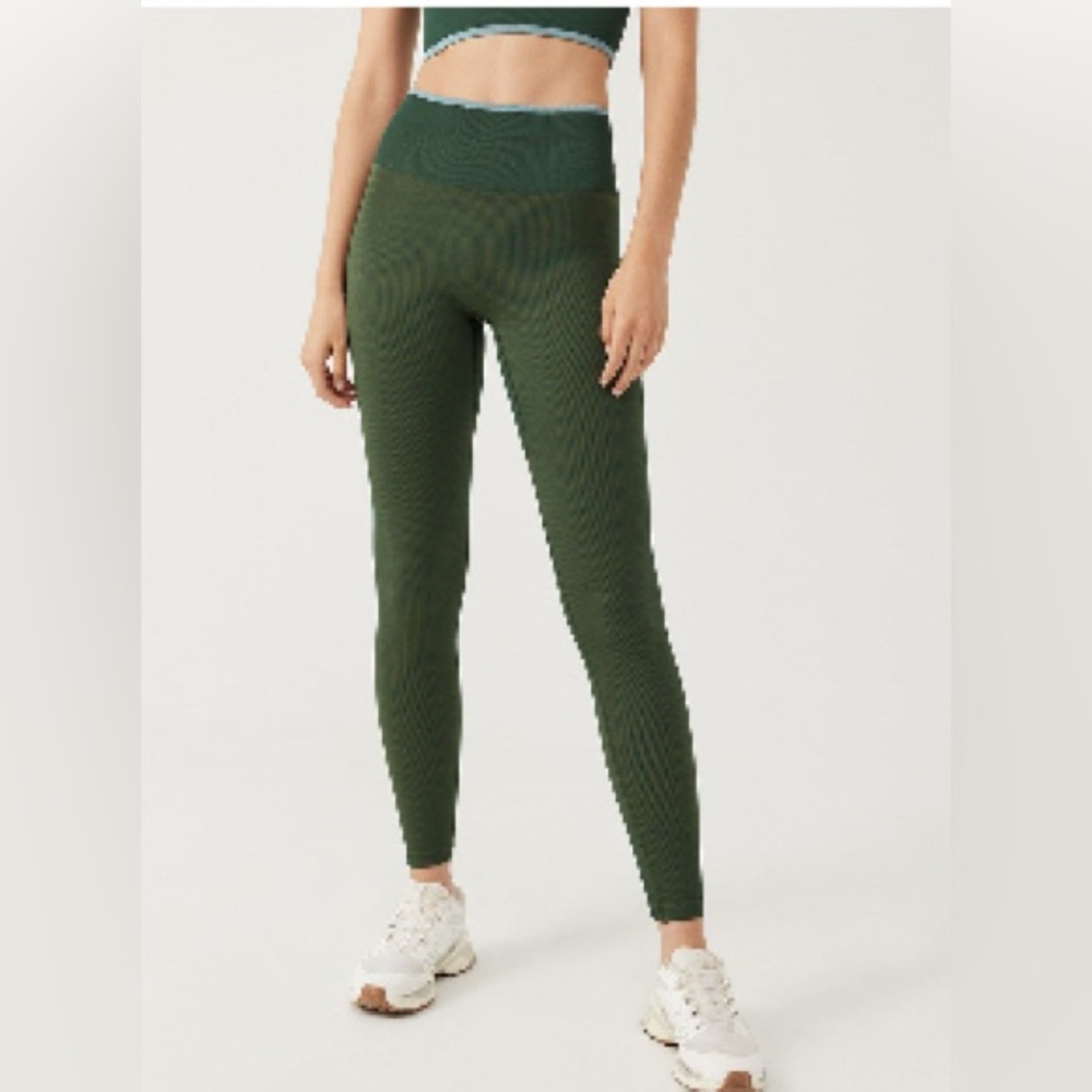Outdoor Voices SeamlessRib 7/8 leggings